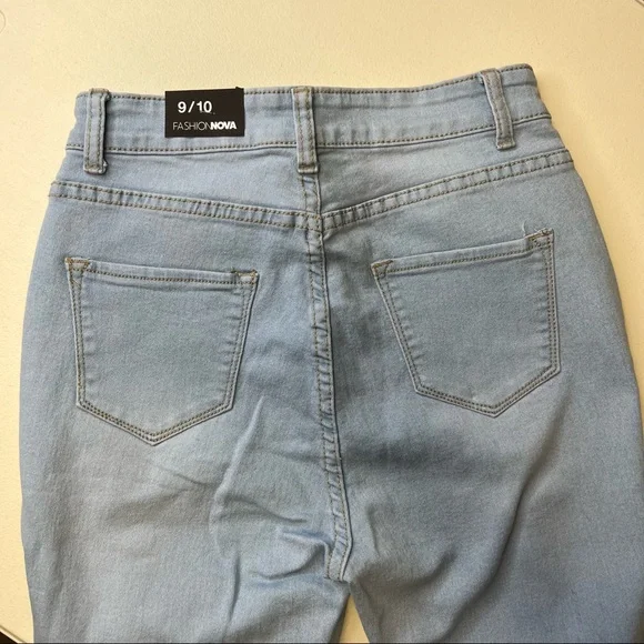 Fashion Nova- Drive to the Ocean Skinny Jeans, Light Blue Wash - Picture 5 of 10